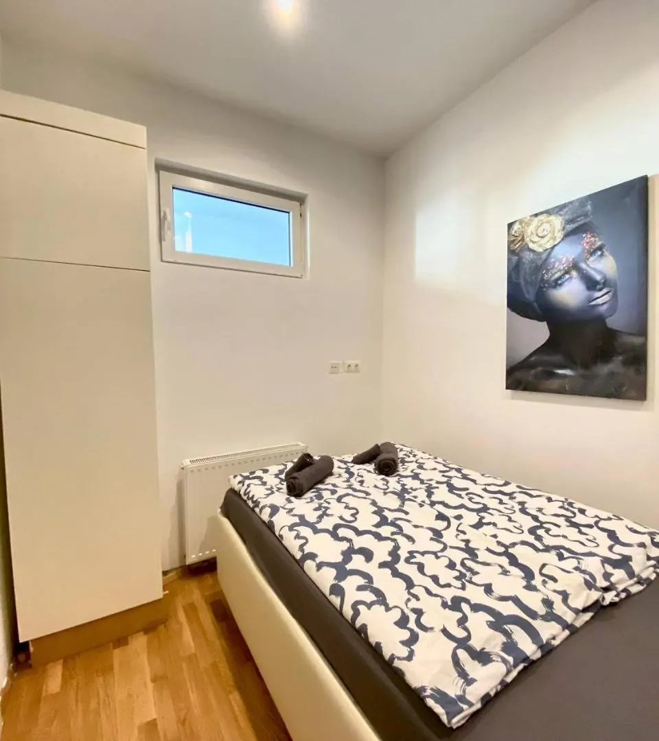 W Apartment - Brigittenau Area Mm28 Vienna 0*,  Austria